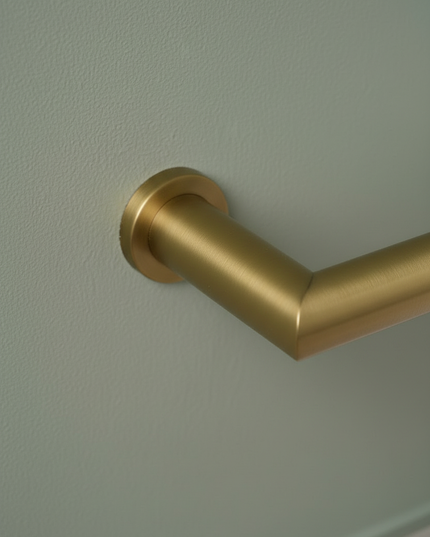 Moderner Toilettenpapierhalter in Gold - rostfrei und edel - Ansicht 4
